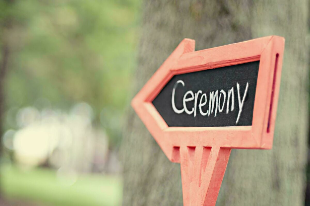 Red arrow sign with "ceremony" text